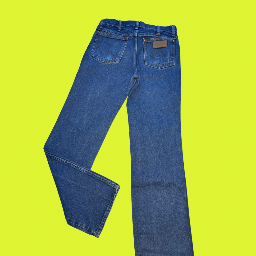 Wrangler Medium Wash Straight Leg Jeans – Size 29x32 - Fits 26-27” No Stretch