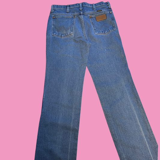 Wrangler Medium Wash Straight Leg Jeans – Size 31x32
